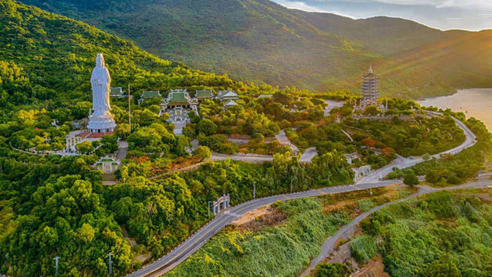 Đường lên chùa Linh Ứng Đà Nẵng